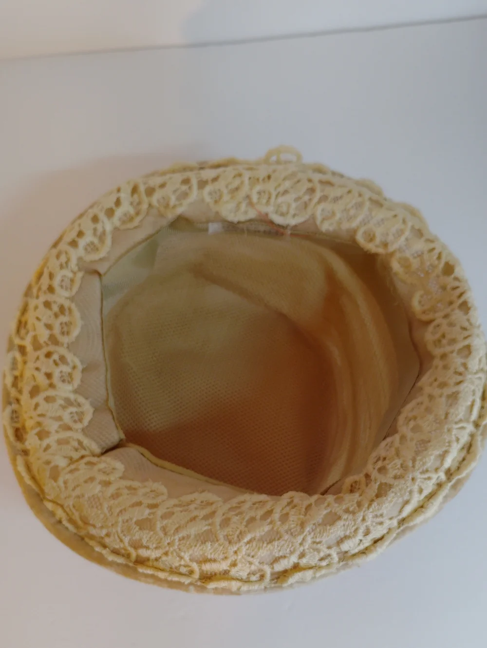 Vintage-Inspired Women's Beige Cloche Hat with Bow